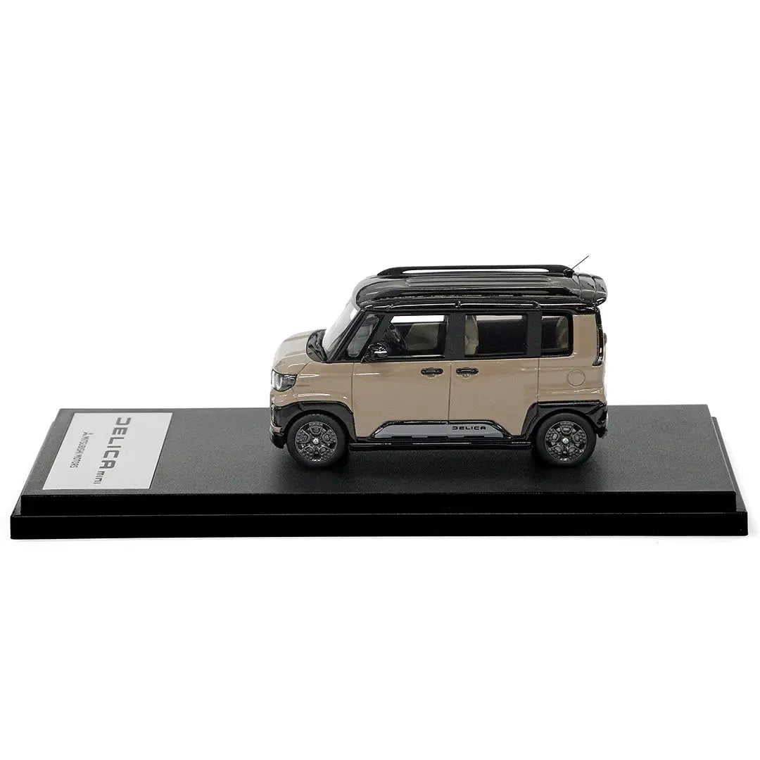 デリカミニ 1/43スケールモデルカー サンドベージュパール/ブラック