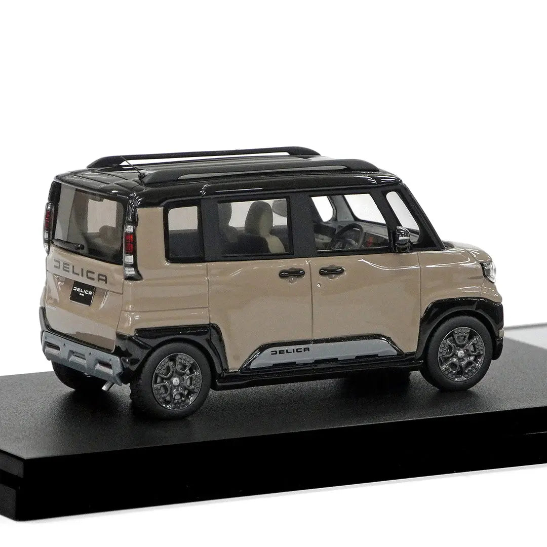 デリカミニ 1/43スケールモデルカー サンドベージュパール/ブラック