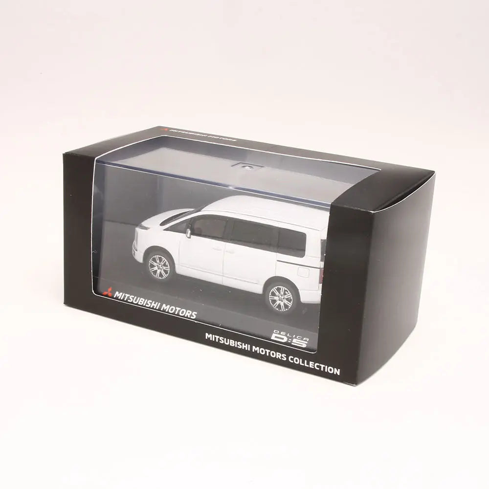 デリカD:5 1/43サイズ モデルカー（レジンモデル） MITSUBISHI MOTORS COLLECTION