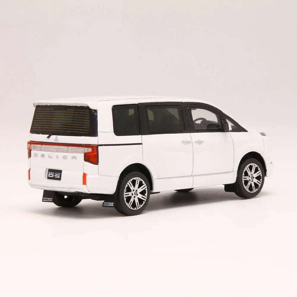 デリカD:5 1/43サイズ モデルカー（レジンモデル） MITSUBISHI MOTORS COLLECTION